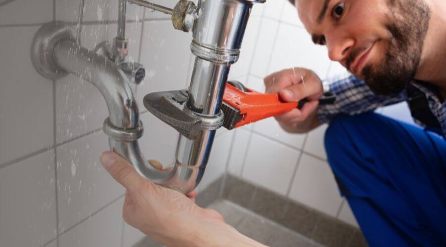 Expert burst pipe repair services in Fruitland, NM